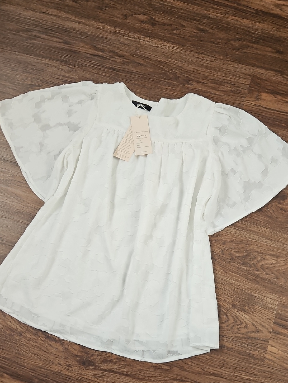 NWT Dokotoo Flutter sleeve White Blouse, Size Medium